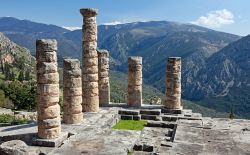 Delphi temple of Apollo